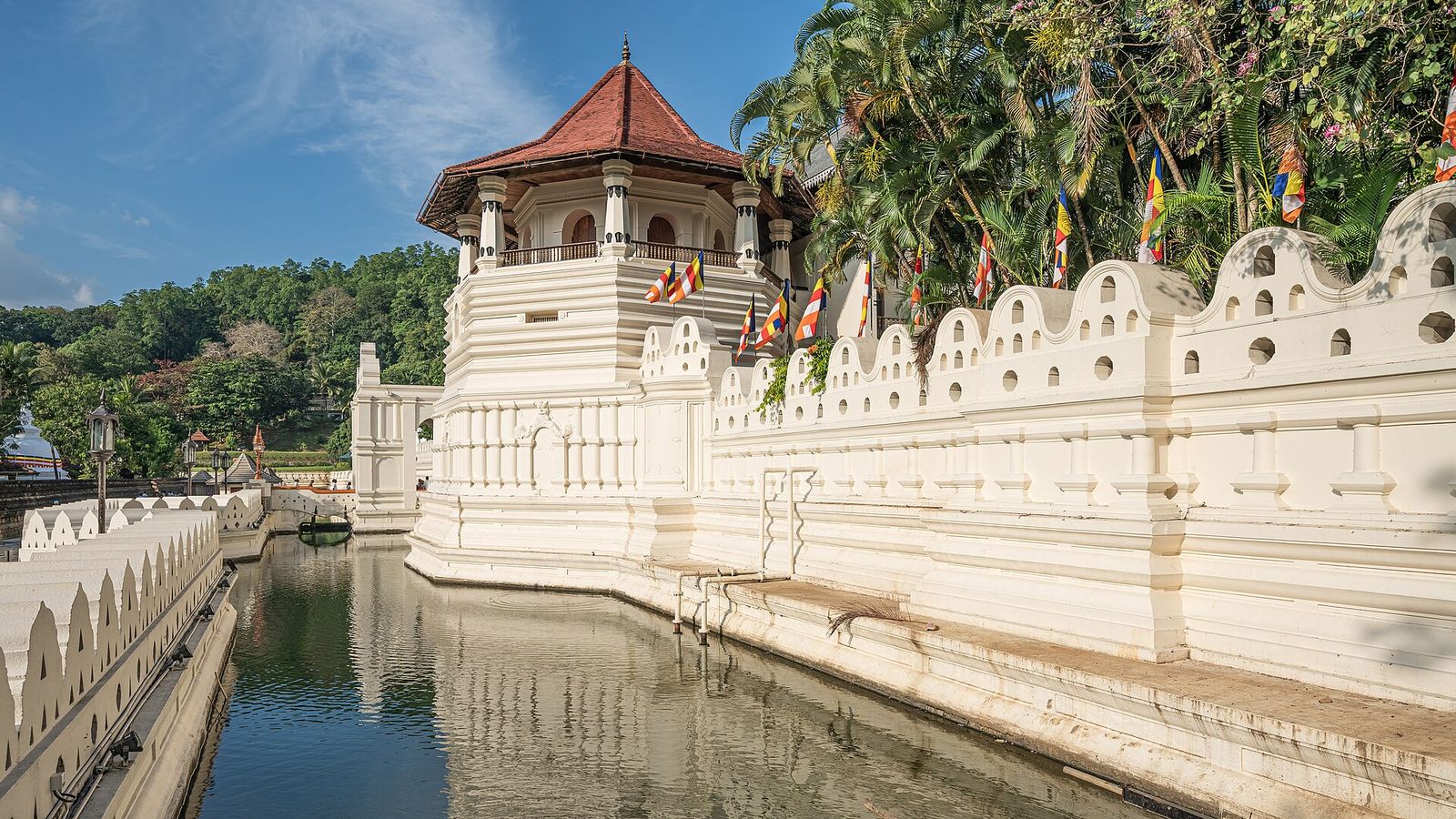 The Temple of the Tooth beside Kandy lake